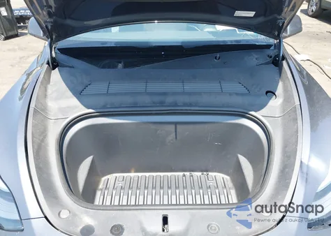 2023 Tesla Model Y Awd/Long Range Dual Motor All-Wheel Drive z USA, uszkodzony, nr VIN 7SAYGDEE3PA183786